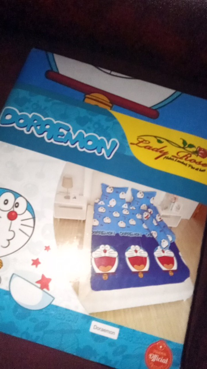 Lady Rose Sprei King (180x200) Dengan 2 Bantal - Doraemon