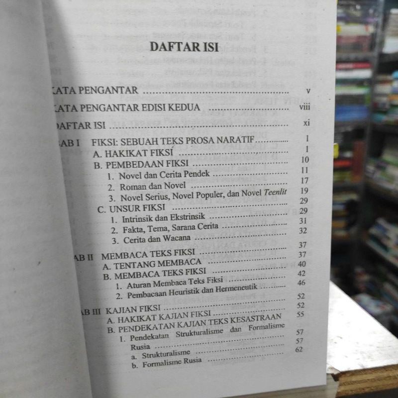 Buku Teori Pengkajian Fiksi Oleh Burhan Nurgiyantoro-1