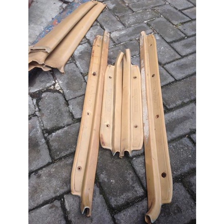 List Pijakan Dalam Toyota Corona TT 132 bawah pintu