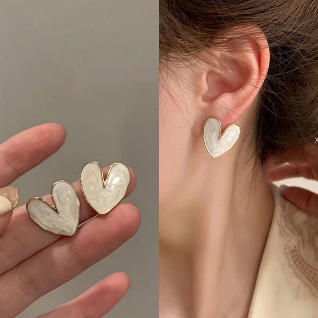 Anting Stud Desain Hati Besar Warna Putih Gaya Korea Minimalis Untuk Wanita