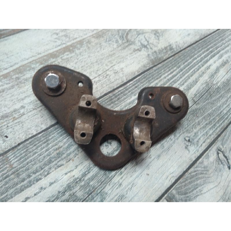 Segitiga T atas shock skok depan Honda Win