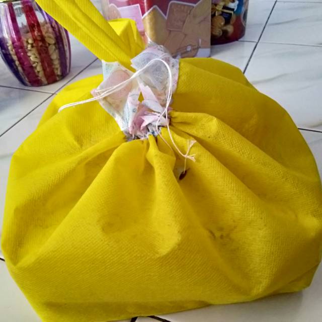 

tas kotak nasi 20x20 CM.tipis..tas hajatan/tas syukuran