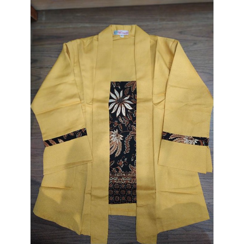 Kebaya Wanita Putu Baru