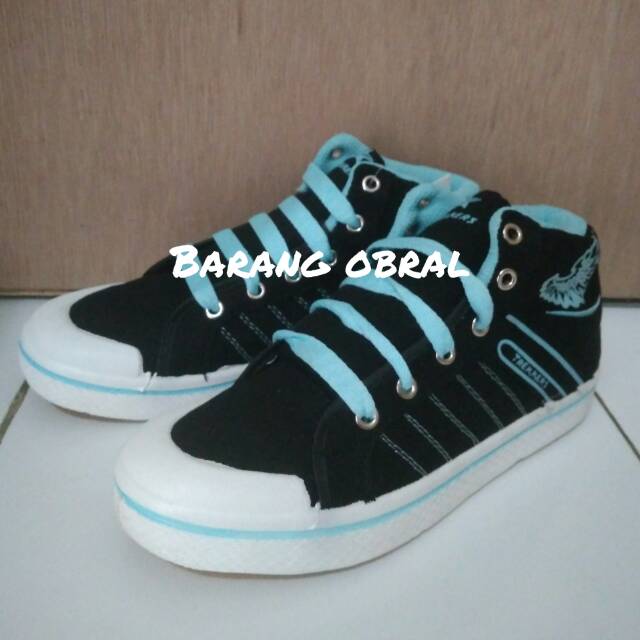 Sepatu wanita trekkers felia