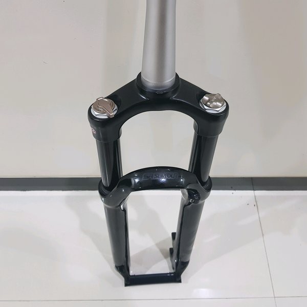 NEW Fork 27.5 EPIXON AIR TAPER Travel 120 Black stanchion