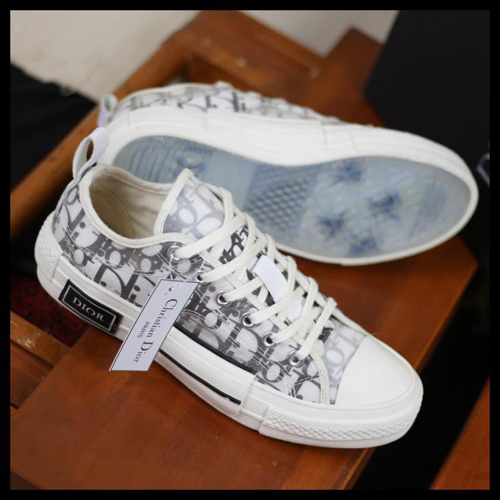 harga sneakers dior