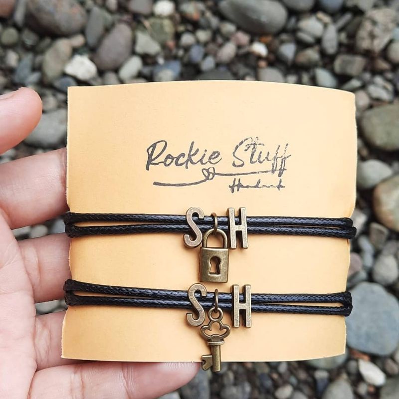 2 PCS GELANG COUPLE INISIAL KUNCI + GEMBOK