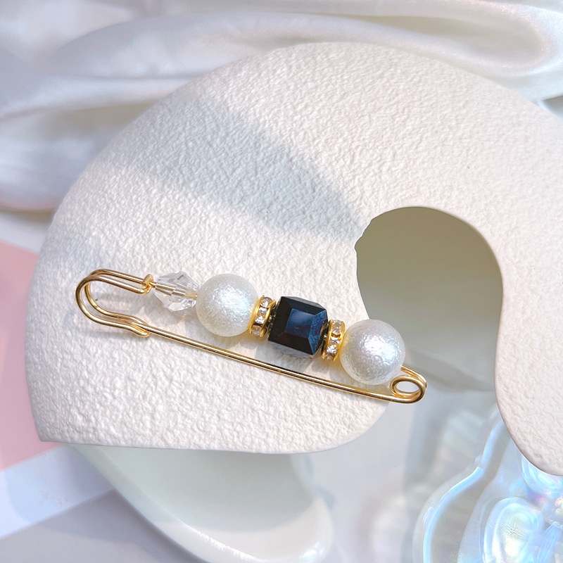 Bros Pin Bentuk Permen Bahan Metal Aksen Kristal Mutiara