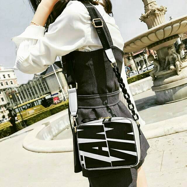 Tas import warna silver