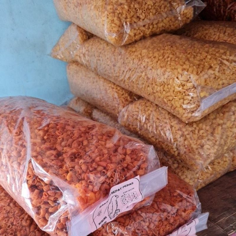 

CEMILAN ENAK 250 GRAM MAKARONI PEDAS ENDOGLEWO KHAS GARUT KERUPUK SEBLAK Keripik kripik Singkong enak muraH MAKNYUSS