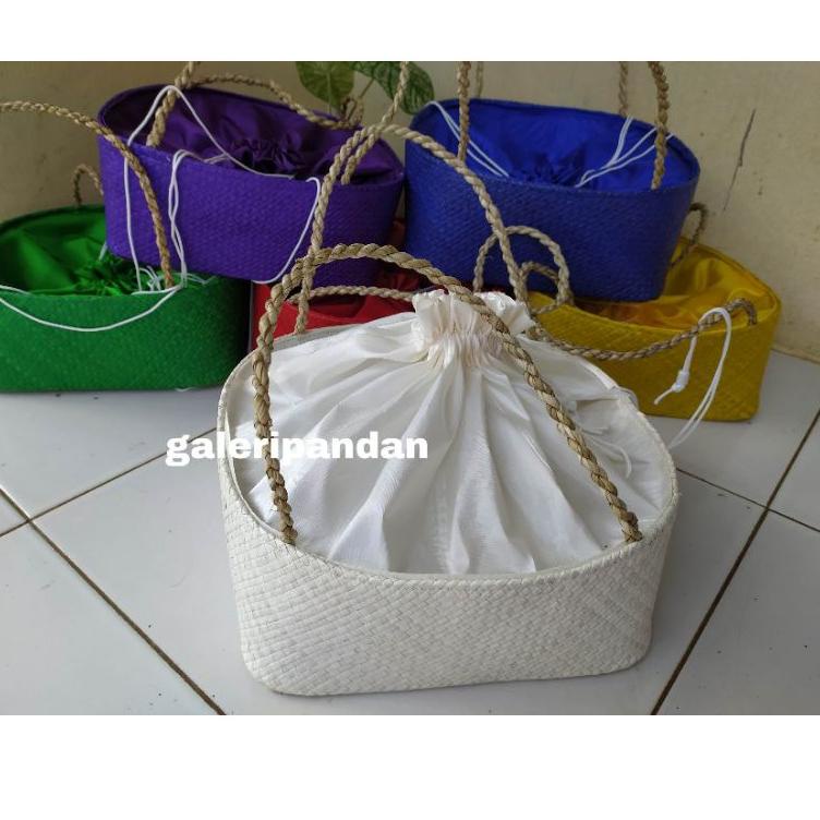 

Terbaru dan terlaris TAS ANYAMAN KOTAK KUE // KERANJANG PARCEL HAMPERS KOTAK TERMURAH .,..,.,.,.