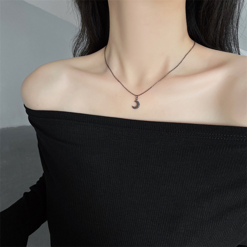 Kalung Choker Rantai Pendek Desain Bulan Warna Hitam Untuk Wanita