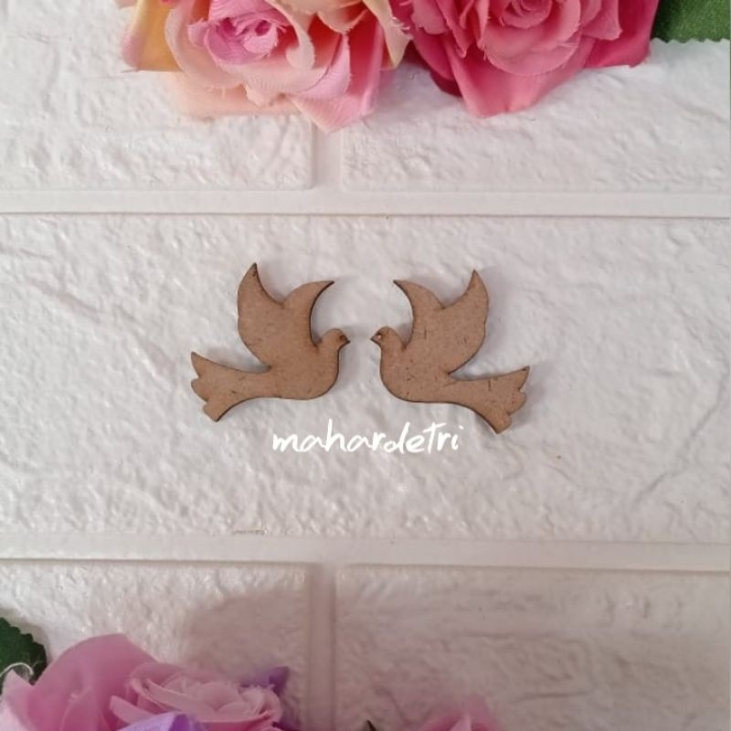 Sepasang Burung Merpati Bahan MDF
