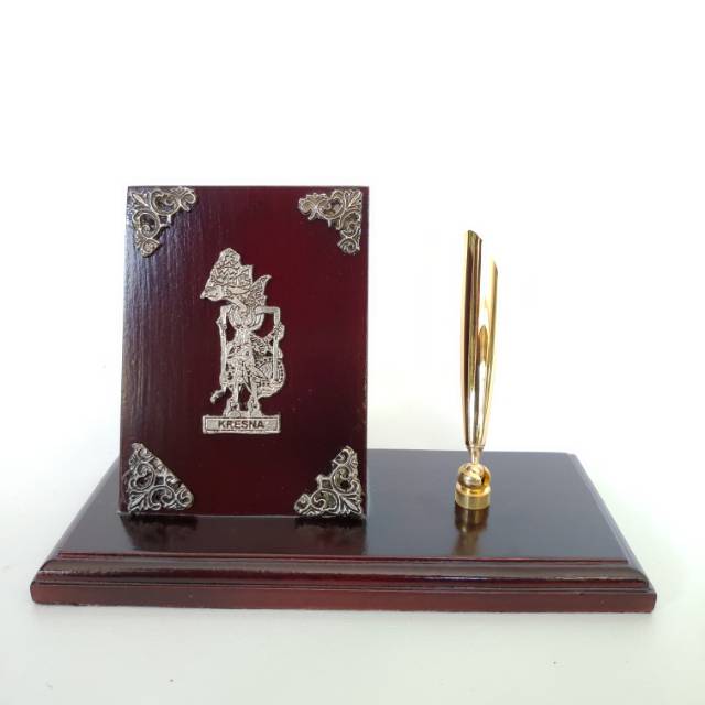 

Tempat Bolpen Pulpen Pensil Wayang Logam Model 1