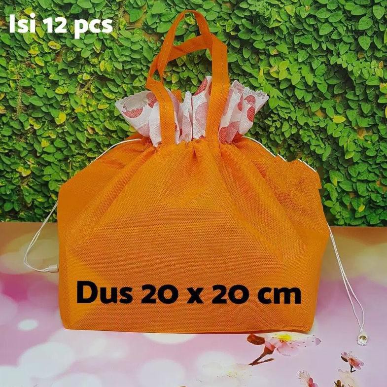 

Tas Kain Serut / Spunbond TEBAL Isi 12pcs / Tas serut GOODIE BAG / Tas nasi box (ART. H444)