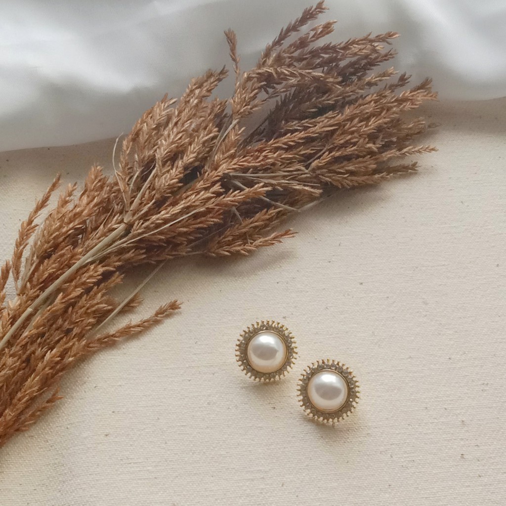 

Effortlessly Vintage Earrings