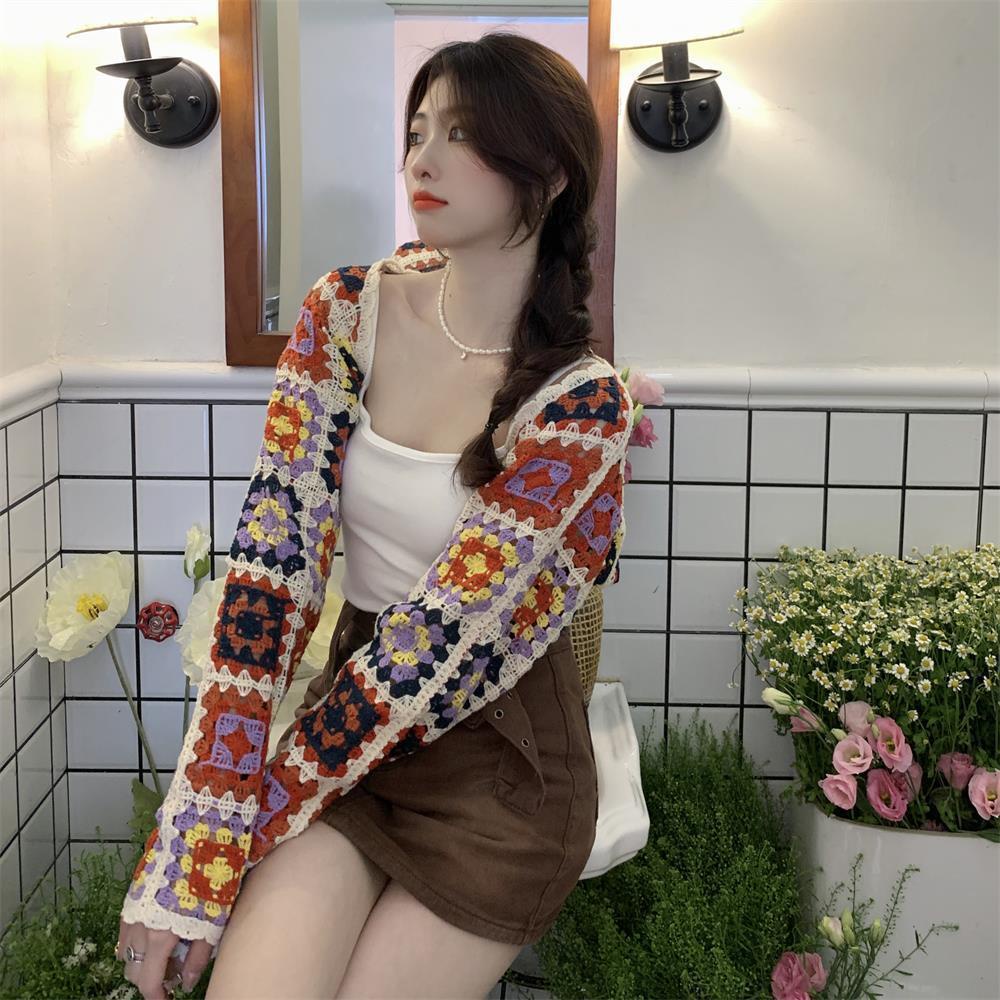 Red Retro Warna Hollow Crochet Rajutan Wanita Musim Panas 2022 Baru Bahasa Perancis Tipis Cardigan Pendek Top Pakaian