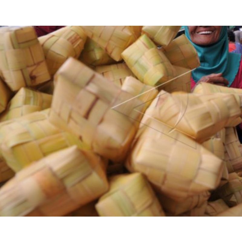 

KETUPAT DAUN NIPAH 10 PCS SAYUR SEGAR PALEMBANG
