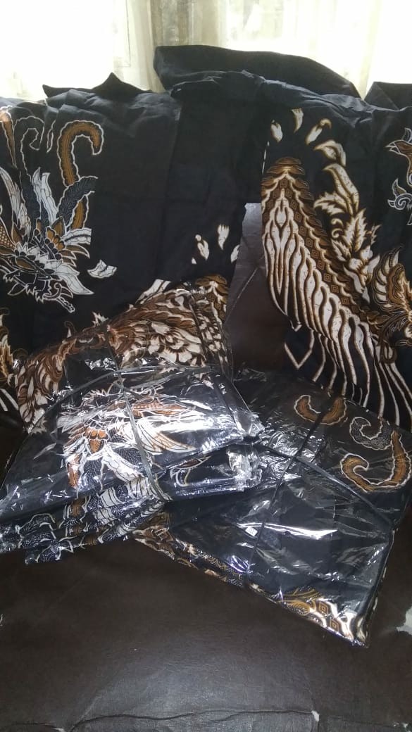 Kemeja Batik Pria Modern Lengan Pendek Motif Ayam