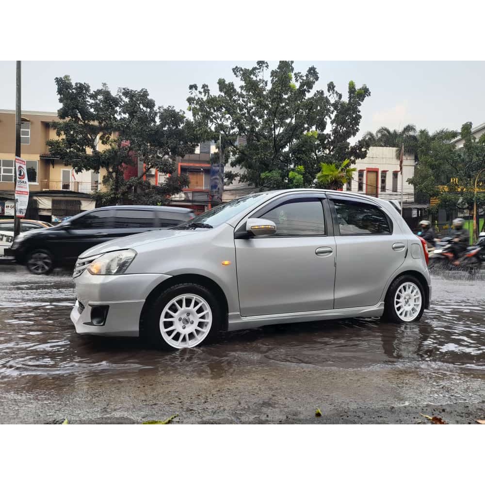 VELH HSR FE02  R15 PUTIH COCOK UNTUK  MOBIL ETIOS