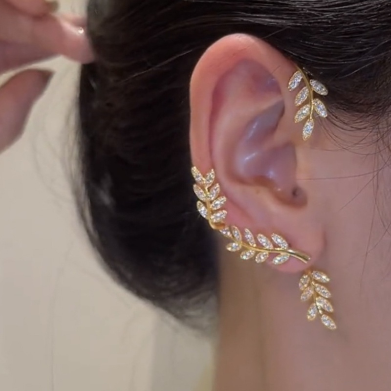 Anting Klip Tanpa Tindik Desain Daun Hias Kristal Berkilau Untuk Wanita