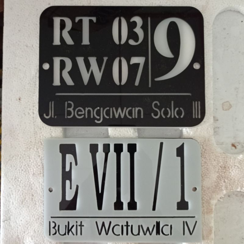 

Nomor rumah bahan acrylic 2 lapis desain bebas. Bonus pin harga murah.