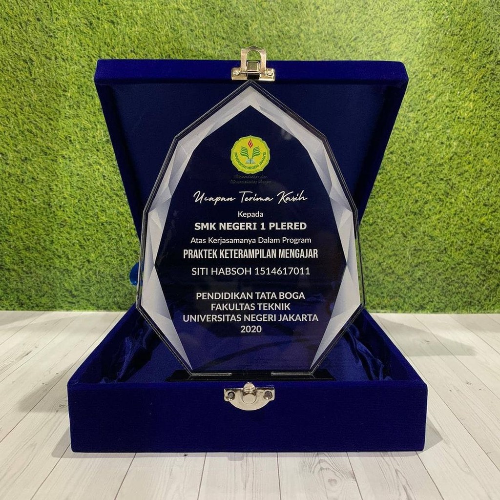 DESAIN CUSTOM PLAKAT AKRIKIK CINDERAMATA PKL TROPHY ACARA SEMINAR MURAH (INCLUDE BOX)
