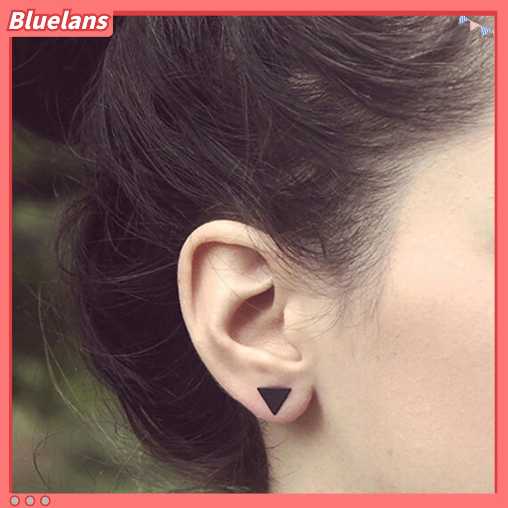 1 Pasang Anting Stud Bentuk Segitiga Bahan Alloy Gaya Punk Untuk Wanita