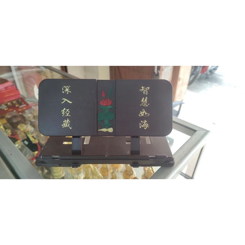 

tatakan buku agama buddha