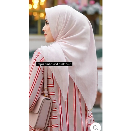 everyday tapis embossed pale pink buttonscarves