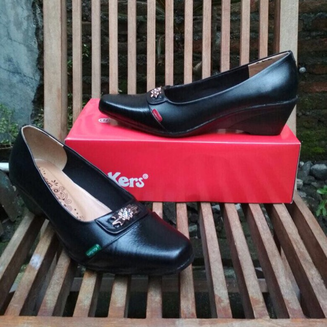 Sepatu pantofel kickers cewek / wanita