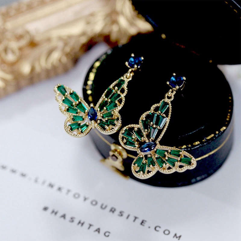 Anting Kait Gantung Desain Kupukupu Hollow Hias Zircon AAAAA Warna Hijau Berkilau Untuk Wanita