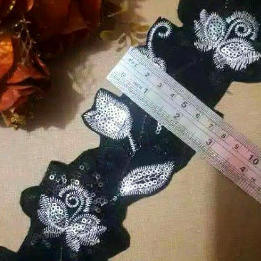 Rp14.000/METER,RENDA BORDIR HITAM PAYET SILVER/PERAK.LEBAR 7CM
