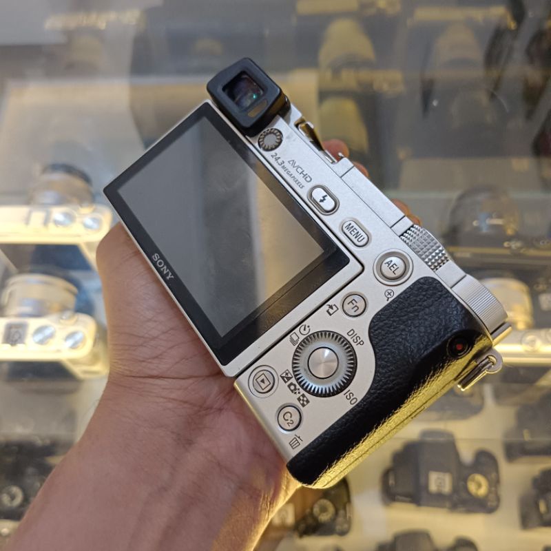KAMERA SONY A6000 PALING BANYAK DI CARI TINGGAL  PAKAI-7