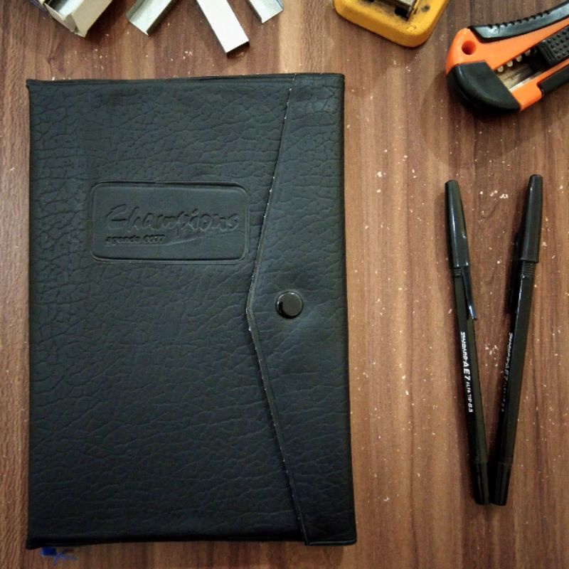 

Note Book Buku Tulis Buku Catatan Buku Agenda CHAMPIONS 0077 Hitam