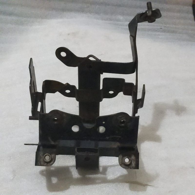breket dudukan aki acu dudukan tameng dasboar depan honda vario 110 copotan original