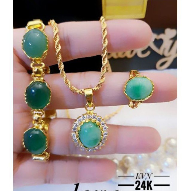 (DES) Xuping Set Perhiasan Lapis Emas 24 Karat Gelang Cincin Kalung Batu Giok Hijau Gold Titanium