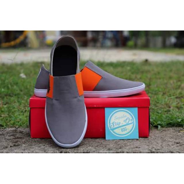 Cocok buat ngantor/ Sepatu Pria Casual Slip on Puma Terbaru
