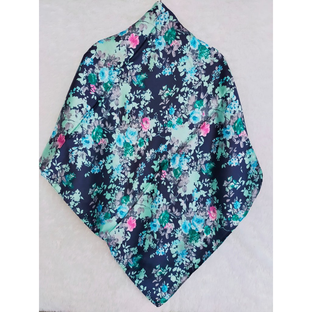 Hijab segi empat saten 110cm x 110cm Hijab motif