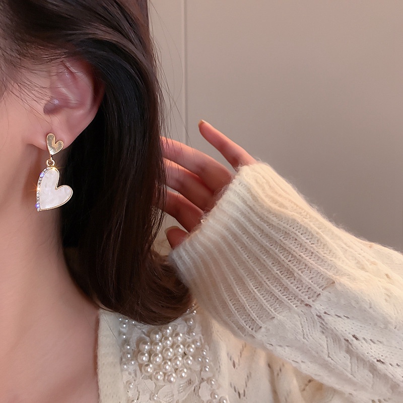 Anting Juntai Rumbai Bentuk Hati Asimetris Warna Putih Untuk Wanita