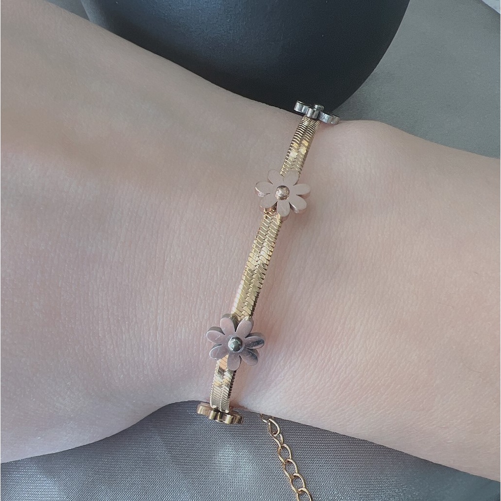 Gelang Tangan Rantai Baja Titanium Aksen Bunga Daisy Warna-Warni Elegan Untuk Wanita