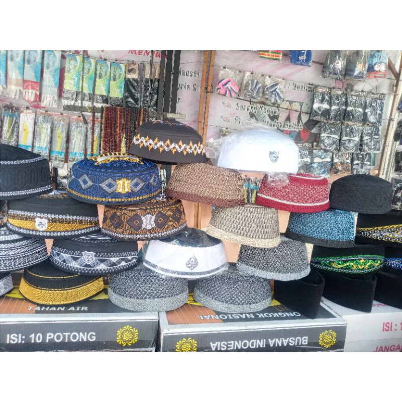 lobe/peci/kopiah putih dan warna
