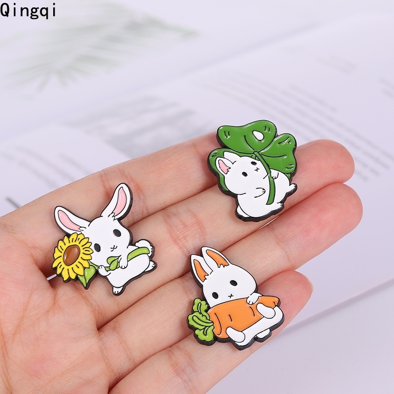 Bros Pin Enamel Bentuk Kartun Hewan Kelinci Telinga Besar Untuk Hadiah Teman