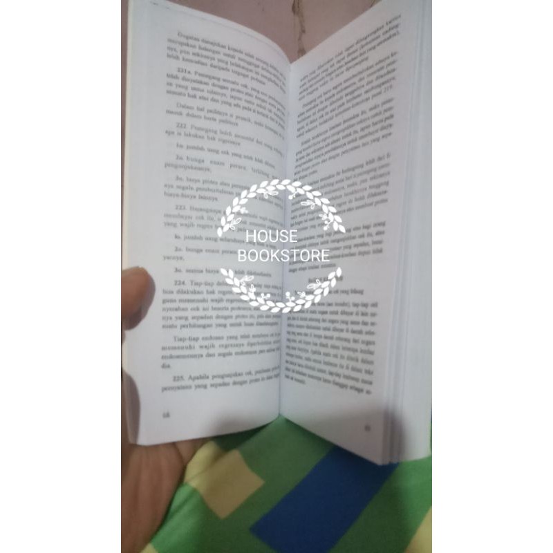 KITAB UNDANG UNDANG HUKUM DAGANG DAN UNDANG UNDANG KEPAILITAN HVS PUTIH BY PROF. R.SUBEKTI.S.H-1