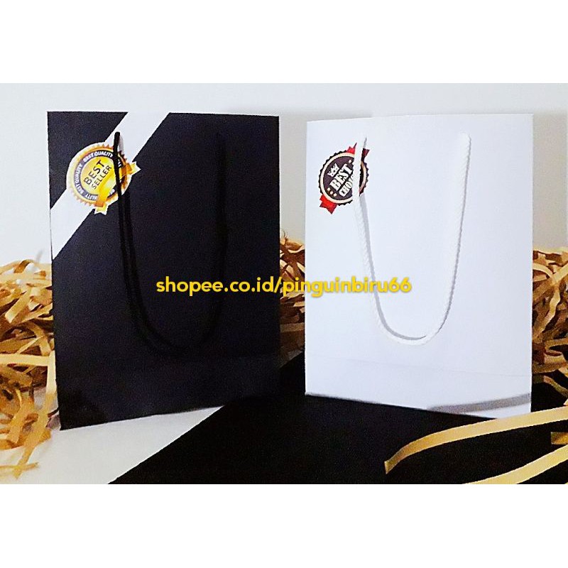 

PROMO GOODIE BAG PREMIUM.hitam putih.TEBAL KUAT BERGAYA.16 x 9 x 26 cm.