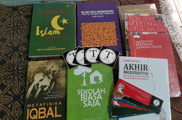 Sekolah Biasa Saja -  Toto Rahardjo