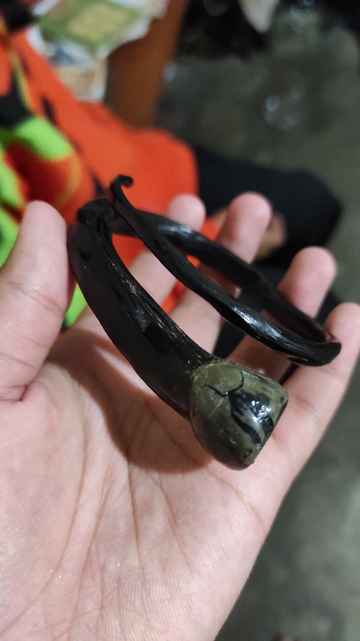 Akar Bahar Hitam Bonggol Berbatu Alami Minimalis.