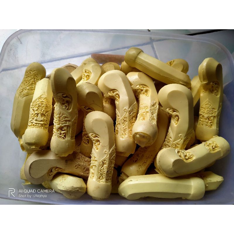 Deder keris putri kinurung bahan fiber