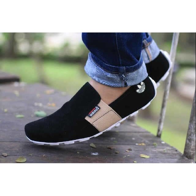 Sepatu Pria Adidas Slip On Suede Formal Casual Santai