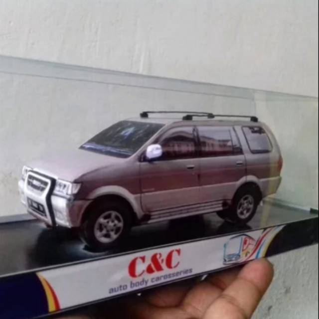 Papercraft miniatur Isuzu panther